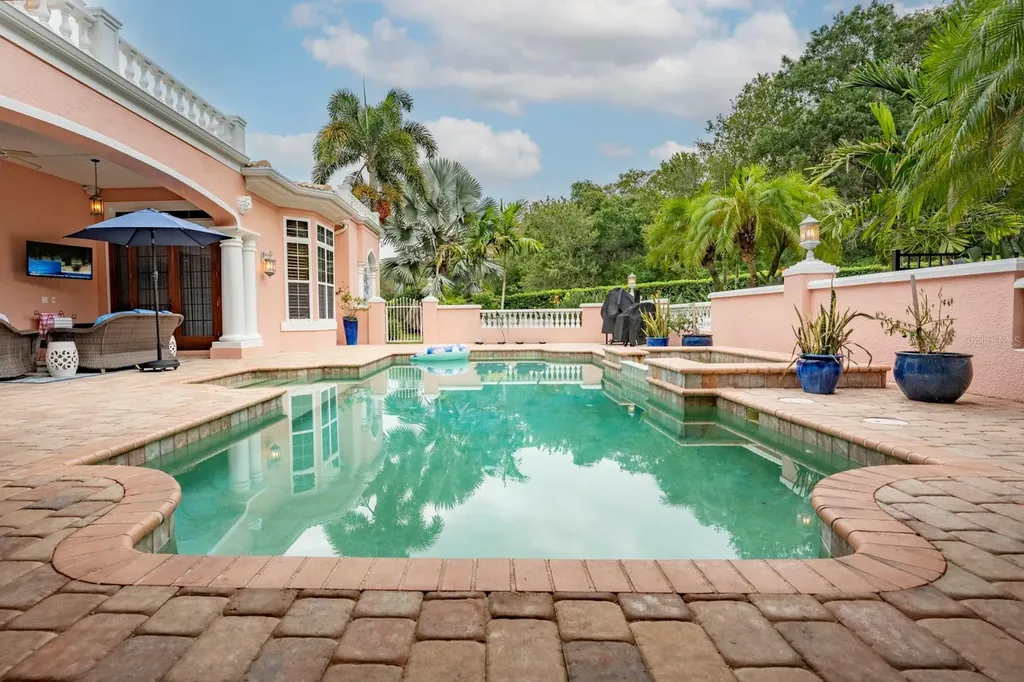 543 Isleworth Close Tarpon Springs FL 34688