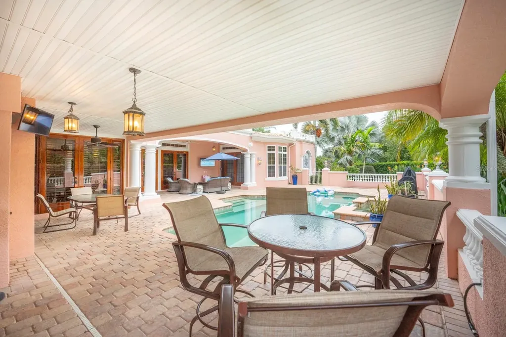 543 Isleworth Close Tarpon Springs FL 34688