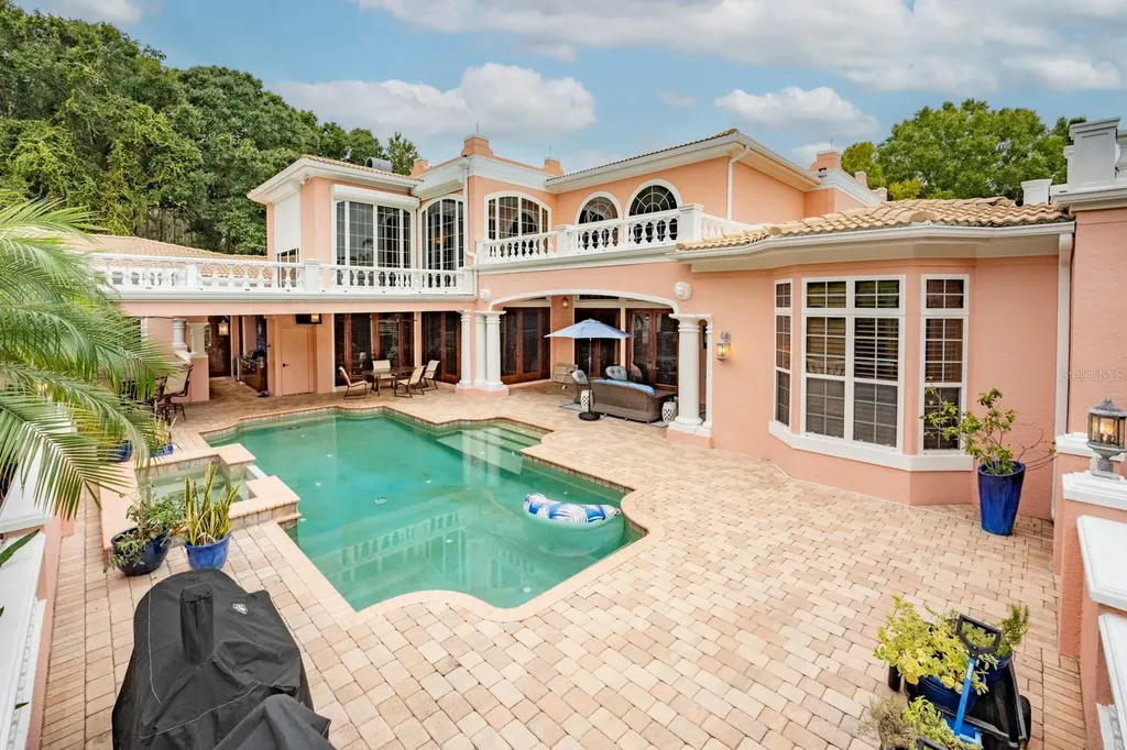 543 Isleworth Close Tarpon Springs FL 34688