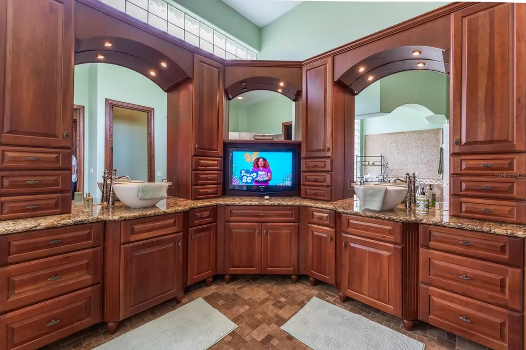 543 Isleworth Close Tarpon Springs FL 34688