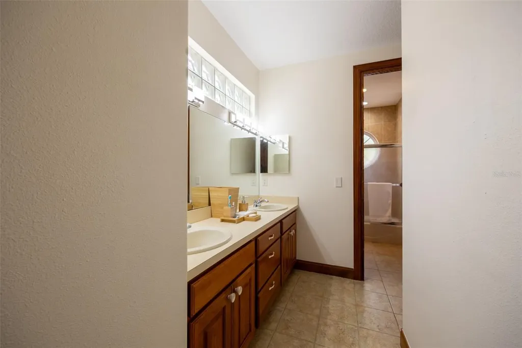 543 Isleworth Close Tarpon Springs FL 34688