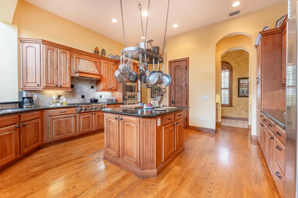 543 Isleworth Close Tarpon Springs FL 34688