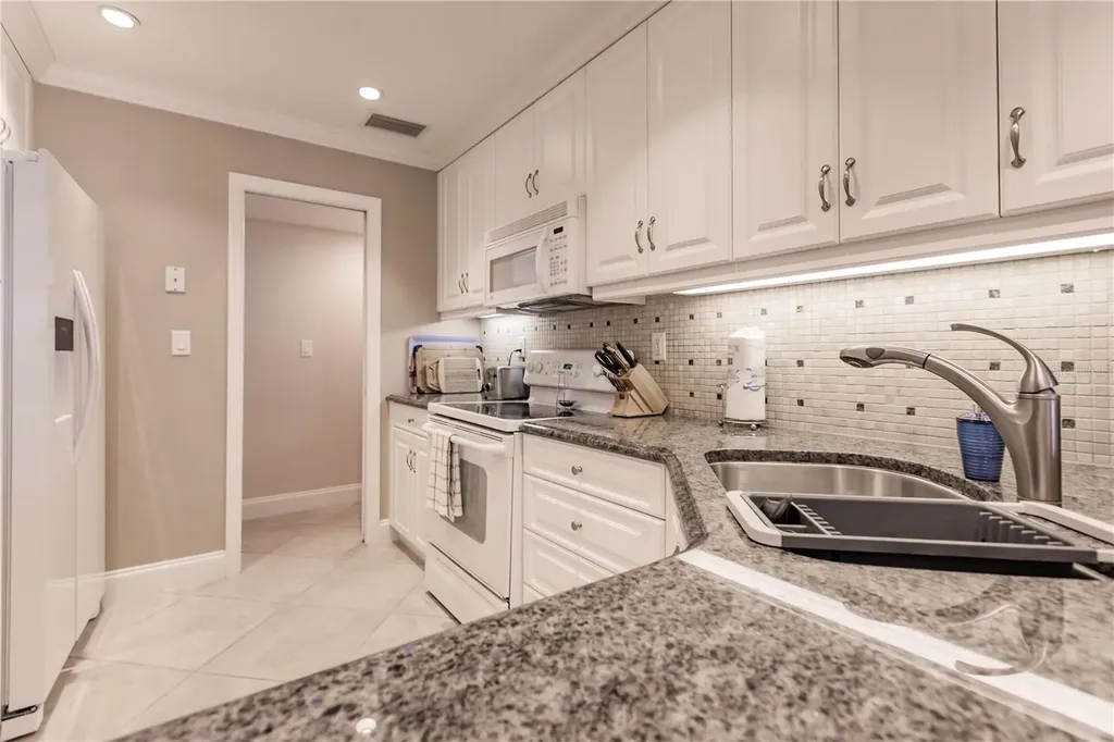 6052 W Peppertree Way Sarasota FL 34242