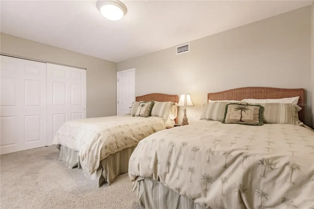 6052 W Peppertree Way Sarasota FL 34242