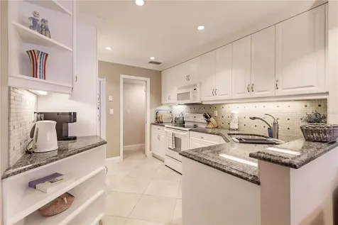 6052 W Peppertree Way Sarasota FL 34242