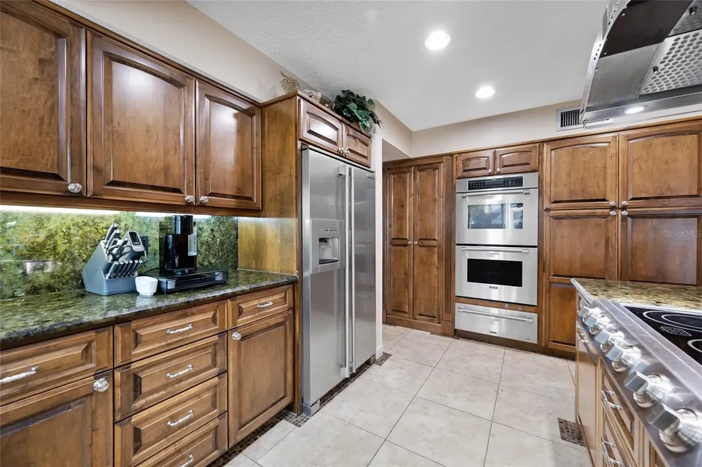 8602 Leighton Drive Tampa FL 33614