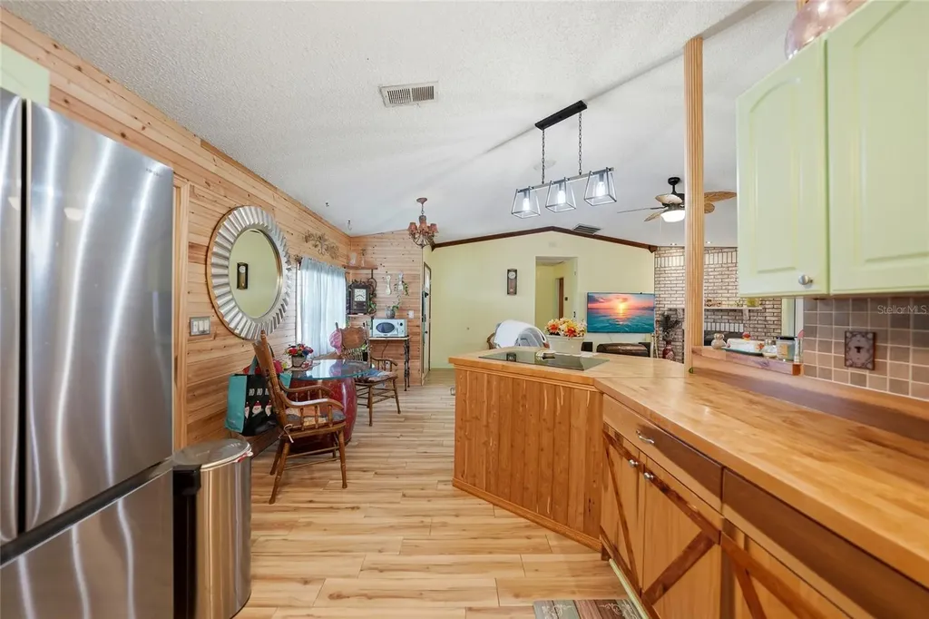 2213 NE 6th Place Cape Coral FL 33909