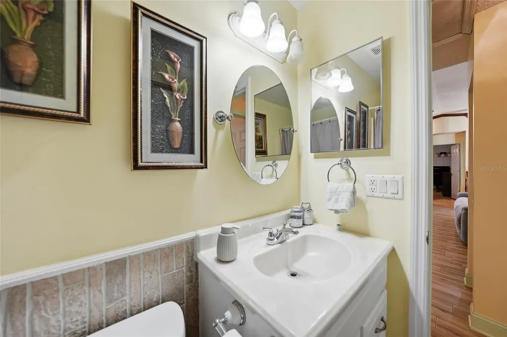 2213 NE 6th Place Cape Coral FL 33909