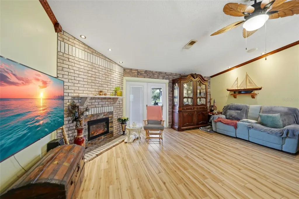 2213 NE 6th Place Cape Coral FL 33909