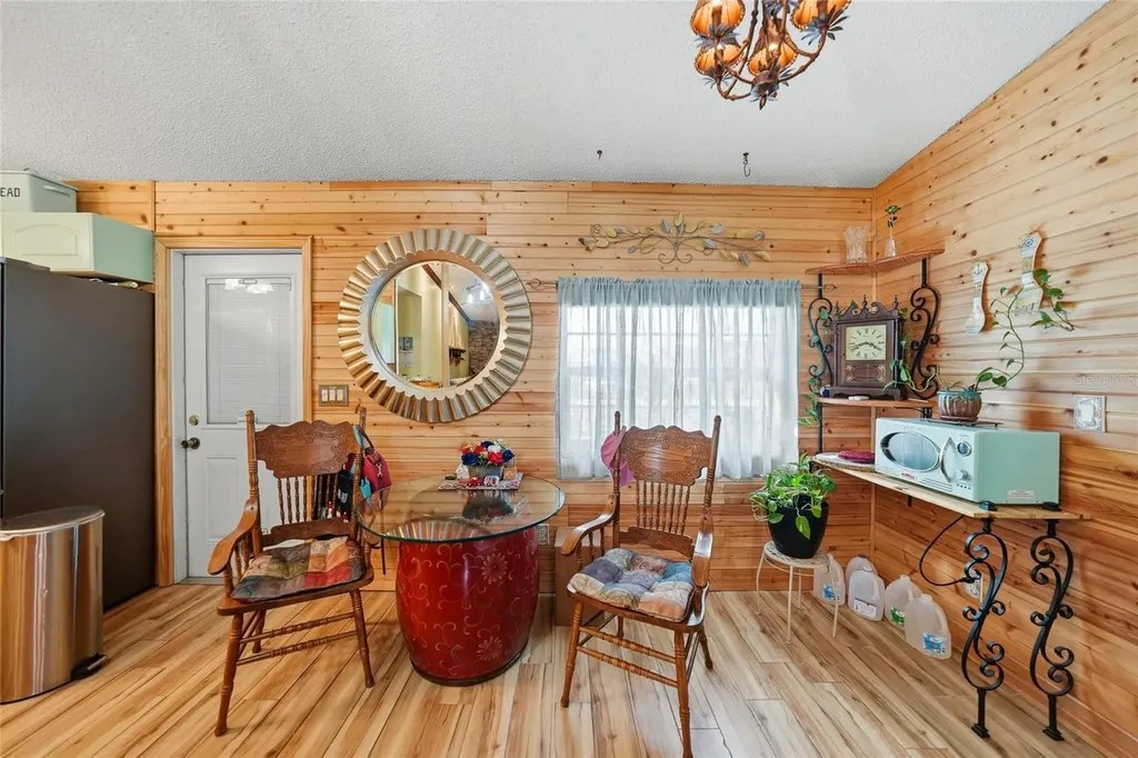 2213 NE 6th Place Cape Coral FL 33909