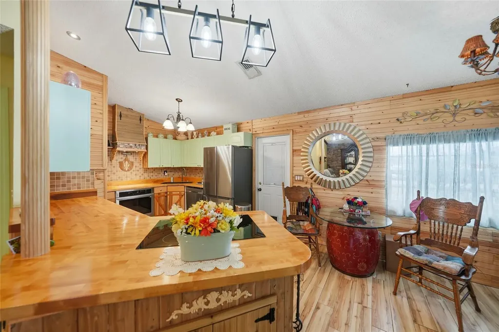 2213 NE 6th Place Cape Coral FL 33909