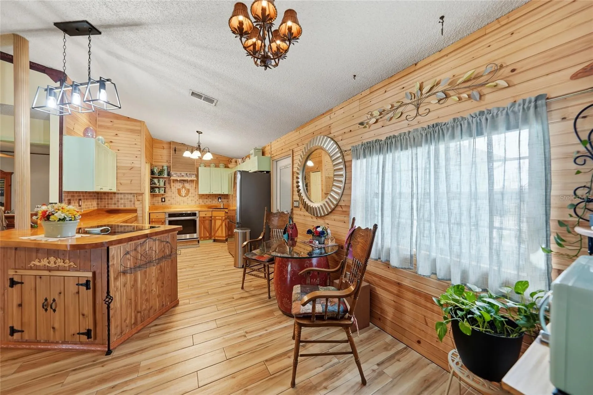 2213 NE 6th Place Cape Coral FL 33909