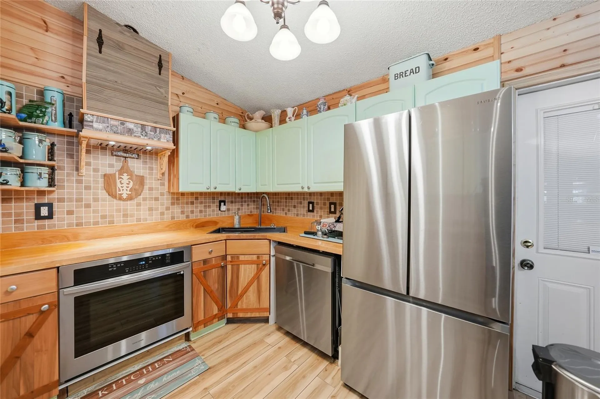 2213 NE 6th Place Cape Coral FL 33909