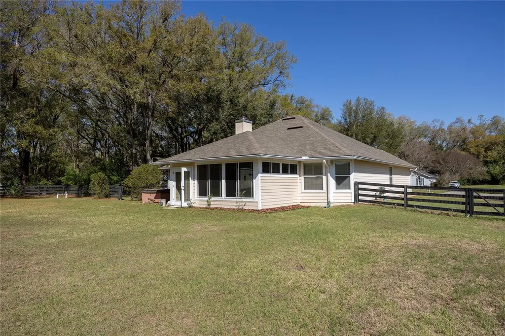 21073 NW 167th Place High Springs FL 32643