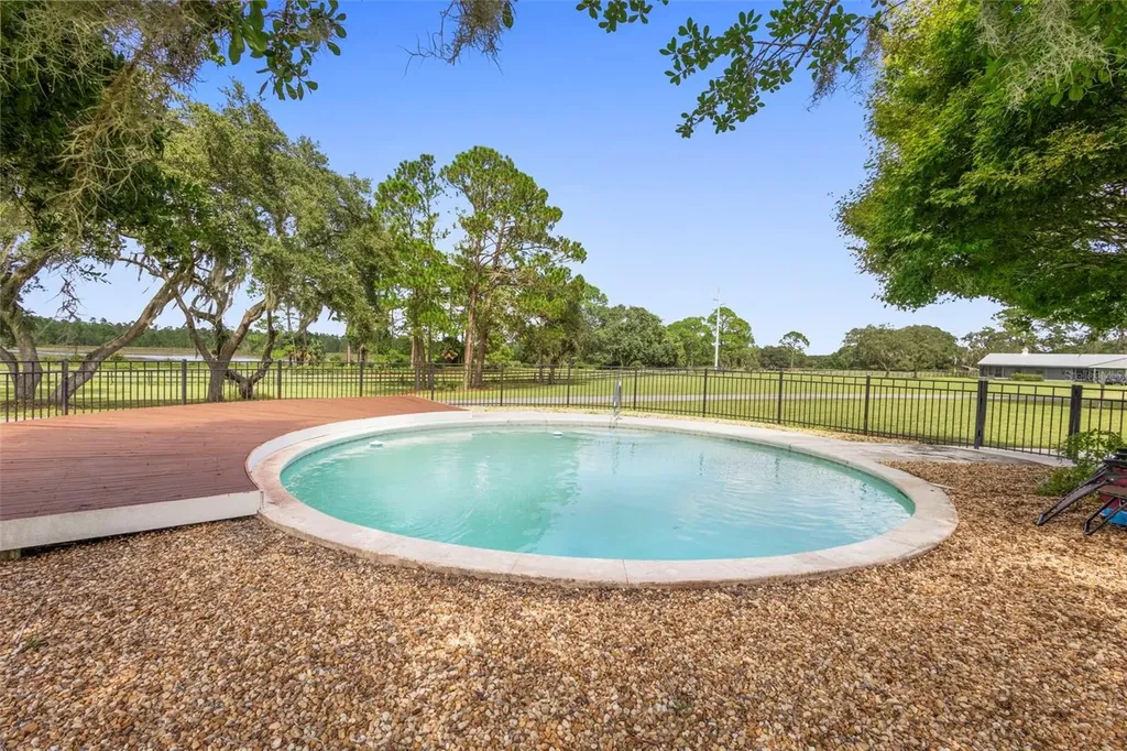 42554 Maggie Jones Road Paisley FL 32767