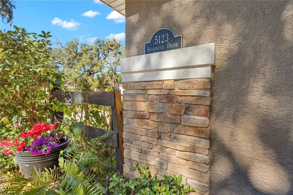 5123 Shorewood Drive Dade City FL 33523