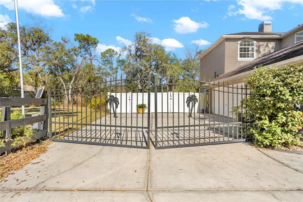 5123 Shorewood Drive Dade City FL 33523