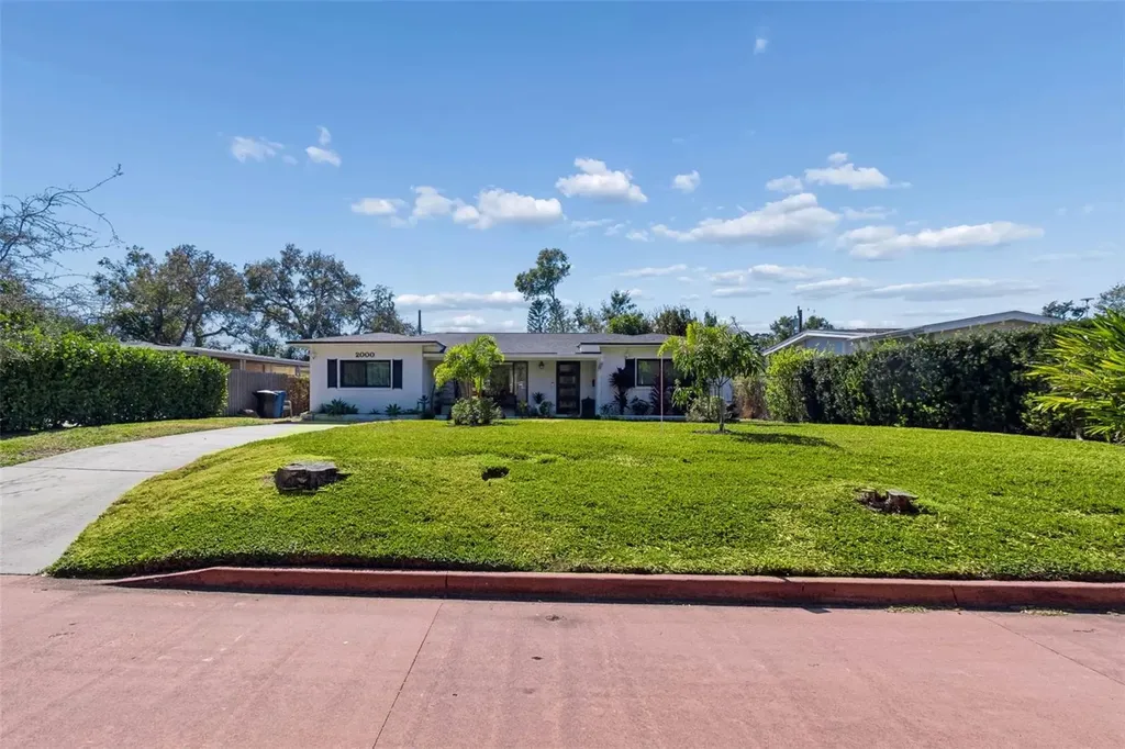 2000 Serpentine Circle S St Petersburg FL 33712