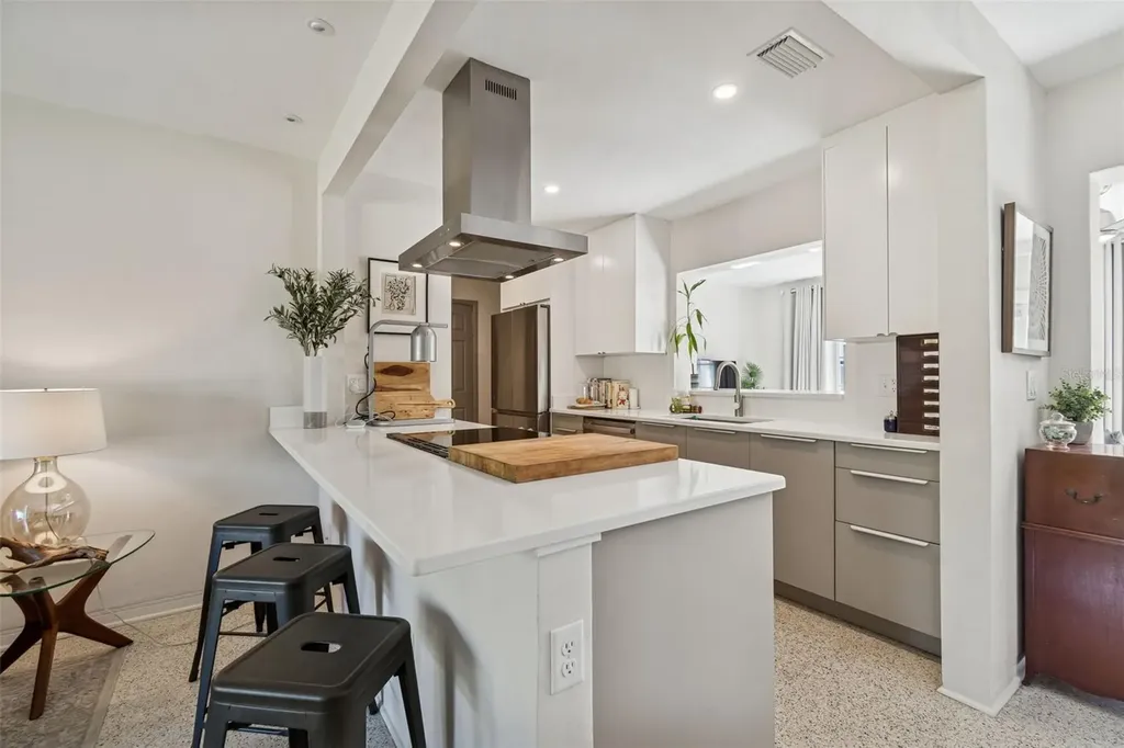 2000 Serpentine Circle S St Petersburg FL 33712
