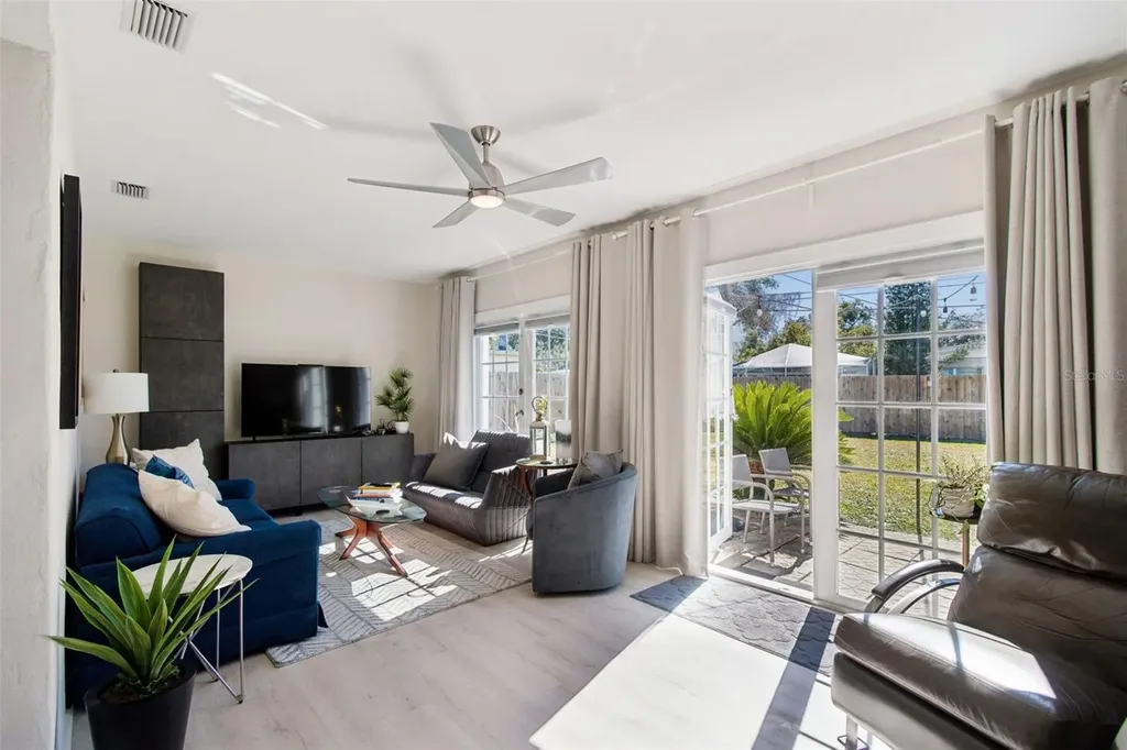 2000 Serpentine Circle S St Petersburg FL 33712