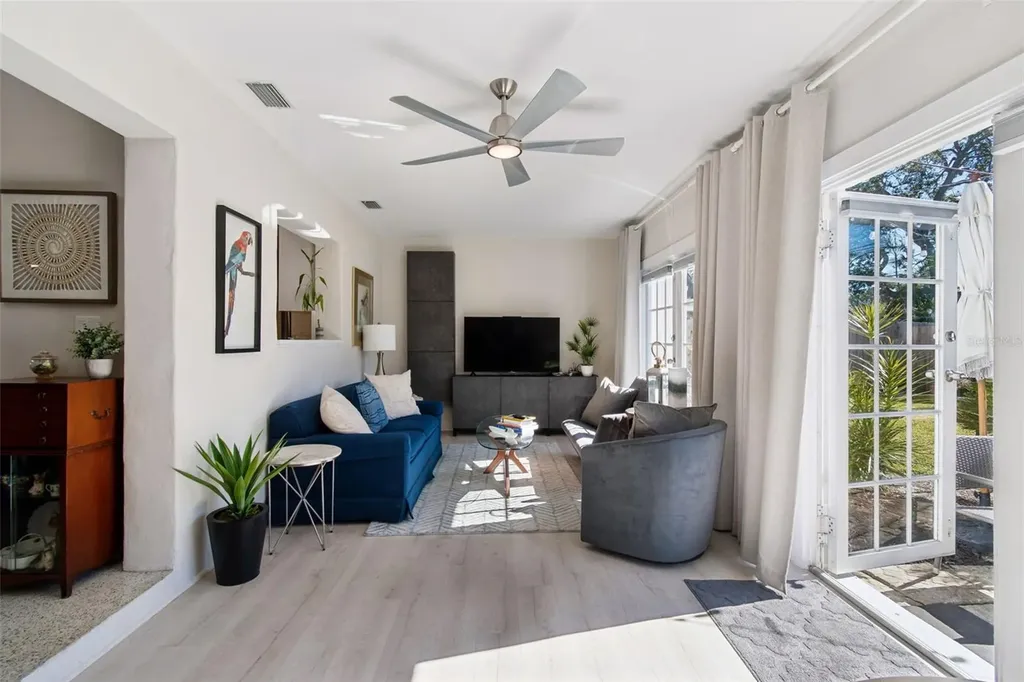 2000 Serpentine Circle S St Petersburg FL 33712