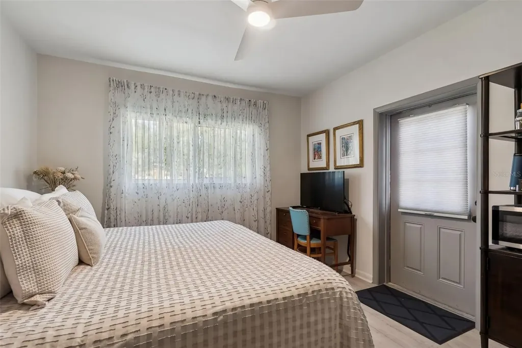 2000 Serpentine Circle S St Petersburg FL 33712