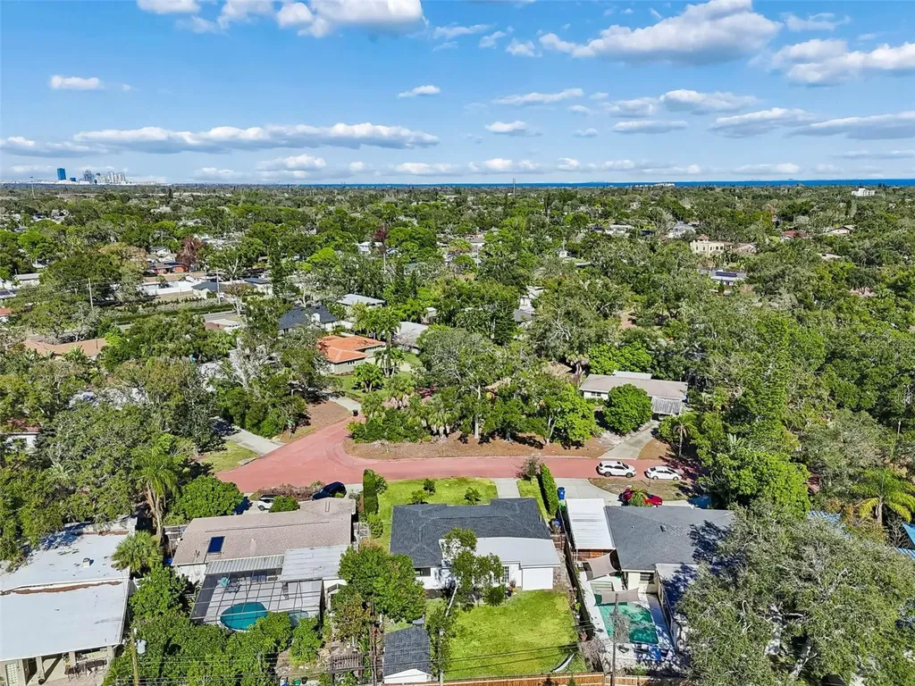 2000 Serpentine Circle S St Petersburg FL 33712