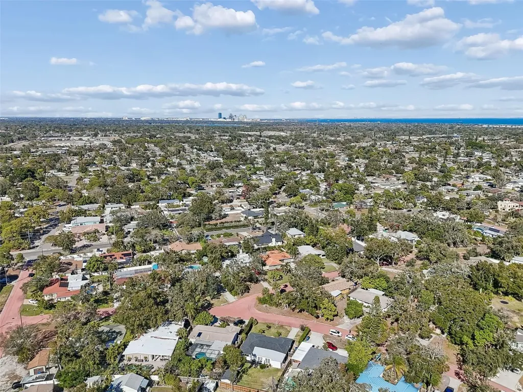 2000 Serpentine Circle S St Petersburg FL 33712