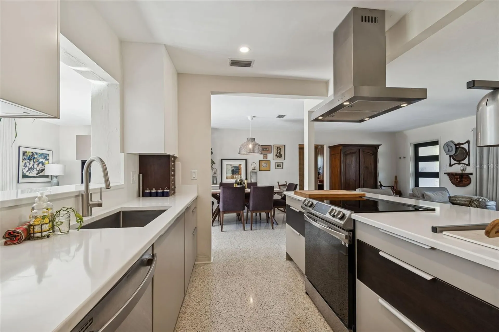 2000 Serpentine Circle S St Petersburg FL 33712