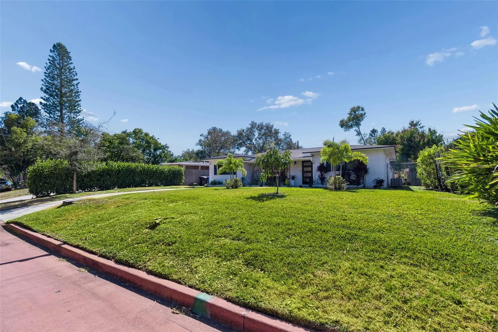 2000 Serpentine Circle S St Petersburg FL 33712