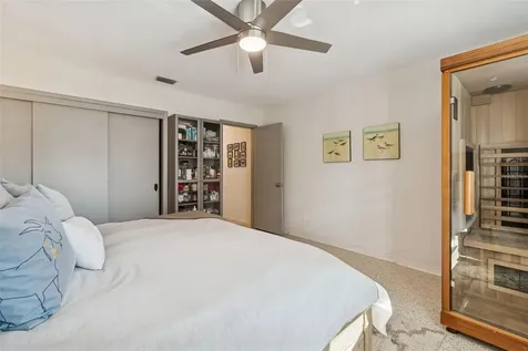2000 Serpentine Circle S St Petersburg FL 33712
