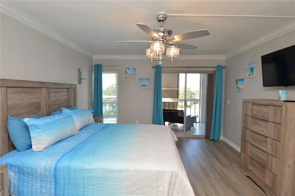 4908 38th Way S St Petersburg FL 33711