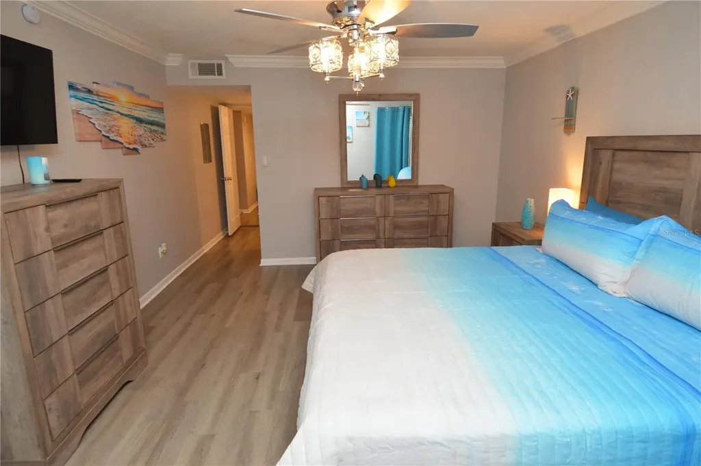 4908 38th Way S St Petersburg FL 33711