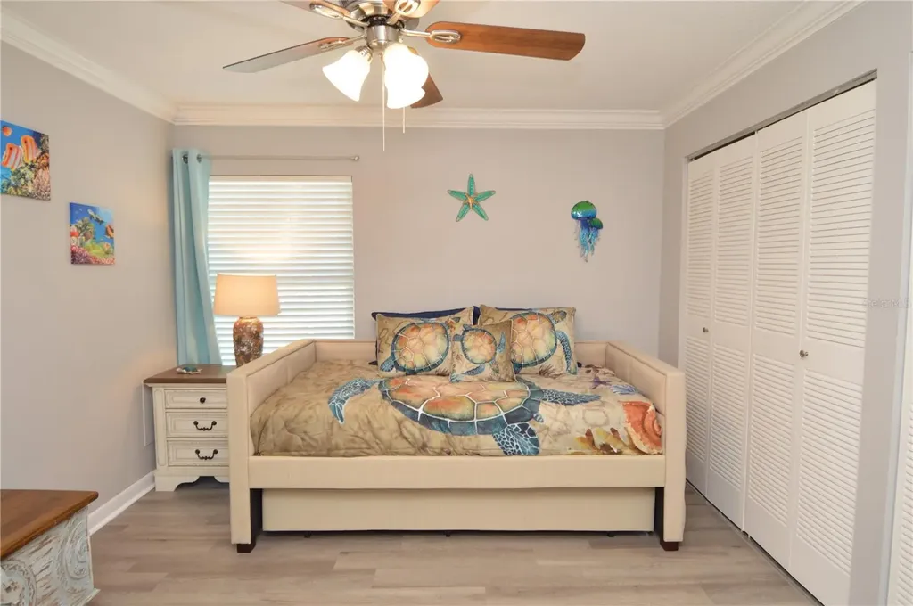 4908 38th Way S St Petersburg FL 33711