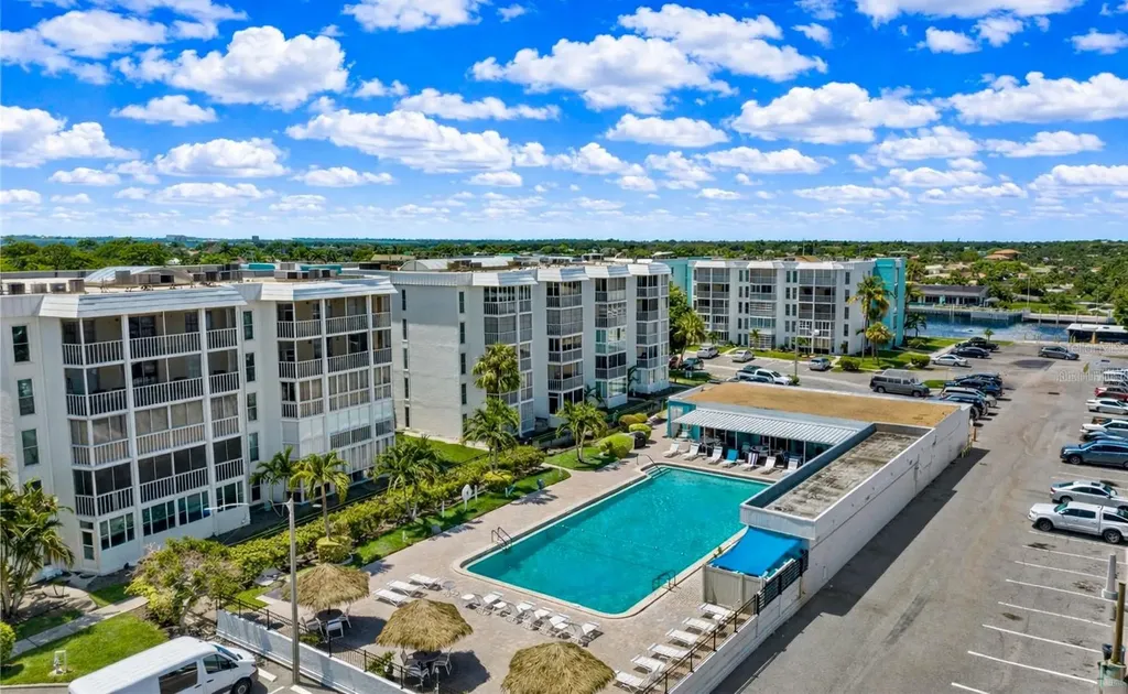 4908 38th Way S St Petersburg FL 33711