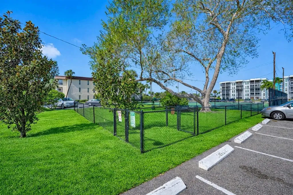 4908 38th Way S St Petersburg FL 33711