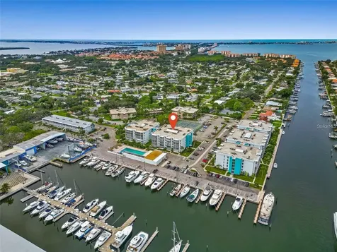 4908 38th Way S St Petersburg FL 33711