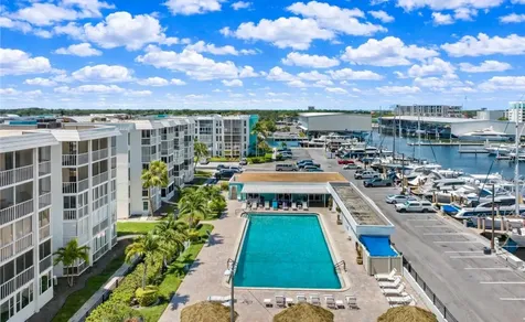 4908 38th Way S St Petersburg FL 33711