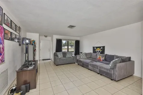 5534 22nd Avenue N St Petersburg FL 33710