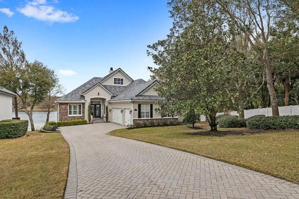 527 W Blue Water Edge Drive Eustis FL 32736