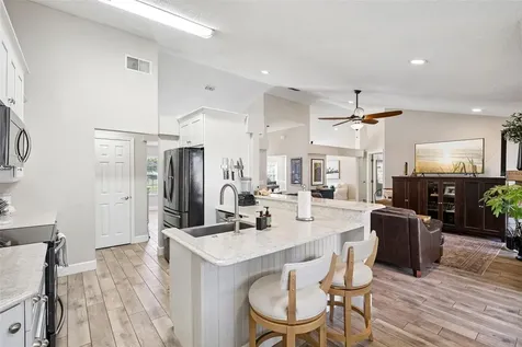 307 Oak Leaf Circle Lake Mary FL 32746