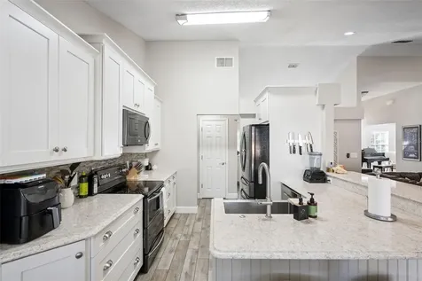 307 Oak Leaf Circle Lake Mary FL 32746