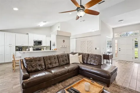 307 Oak Leaf Circle Lake Mary FL 32746