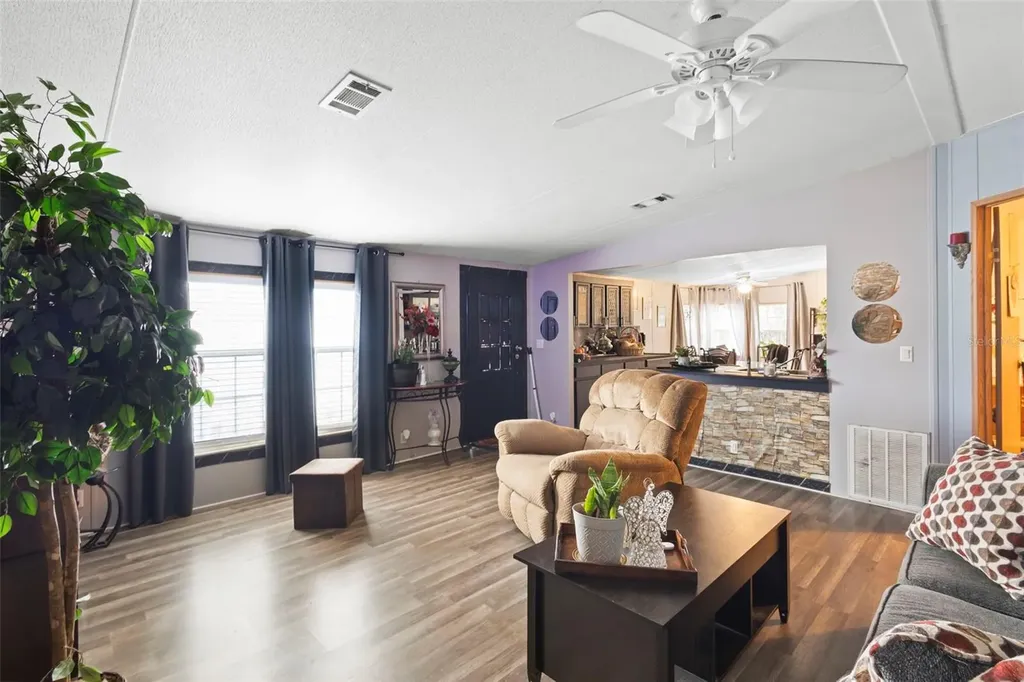 122 Leisure World Drive N Debary FL 32713