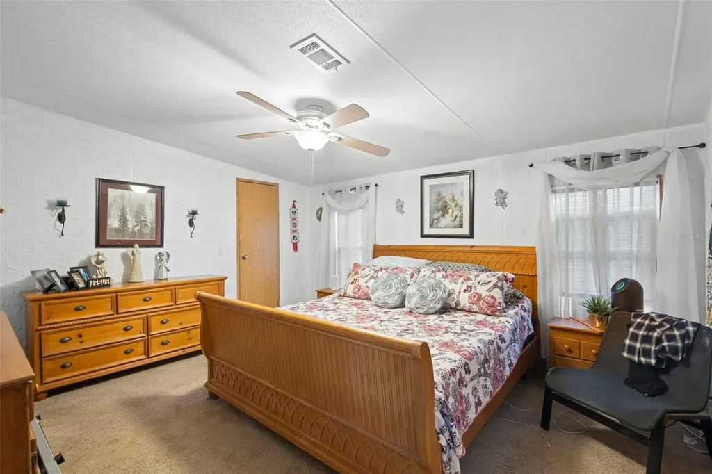 122 Leisure World Drive N Debary FL 32713