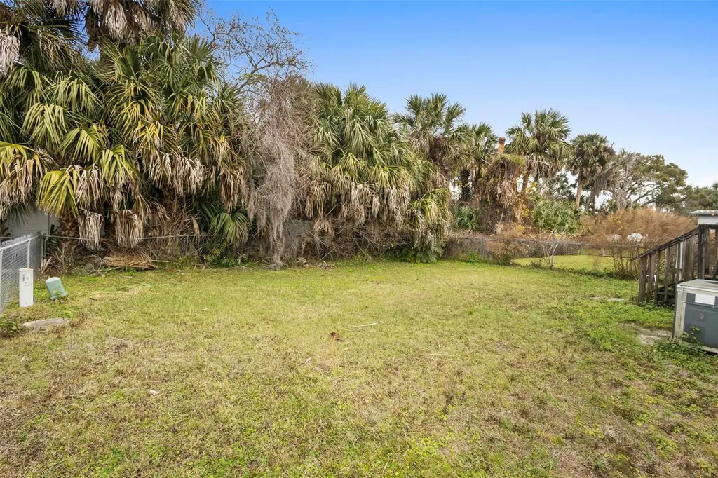 122 Leisure World Drive N Debary FL 32713