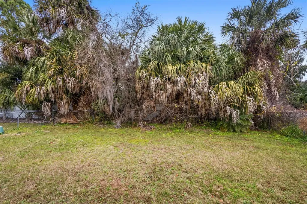 122 Leisure World Drive N Debary FL 32713