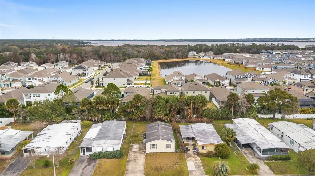 122 Leisure World Drive N Debary FL 32713