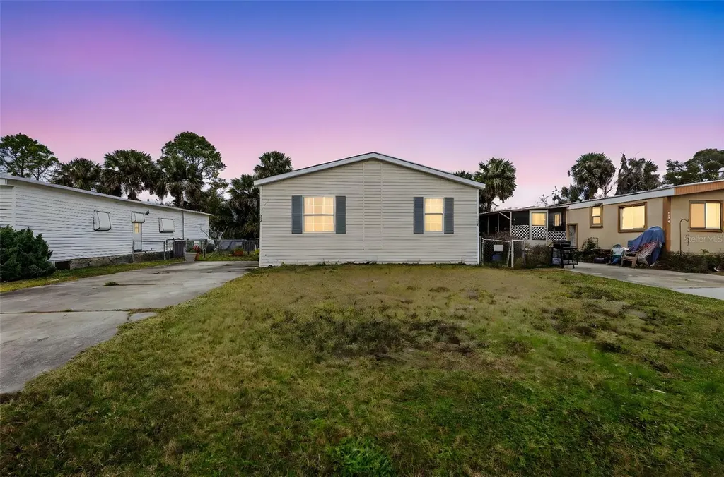 122 Leisure World Drive N Debary FL 32713