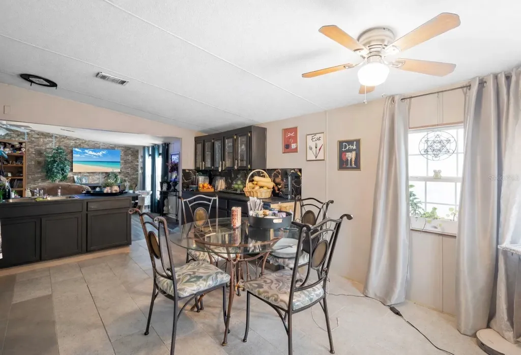 122 Leisure World Drive N Debary FL 32713